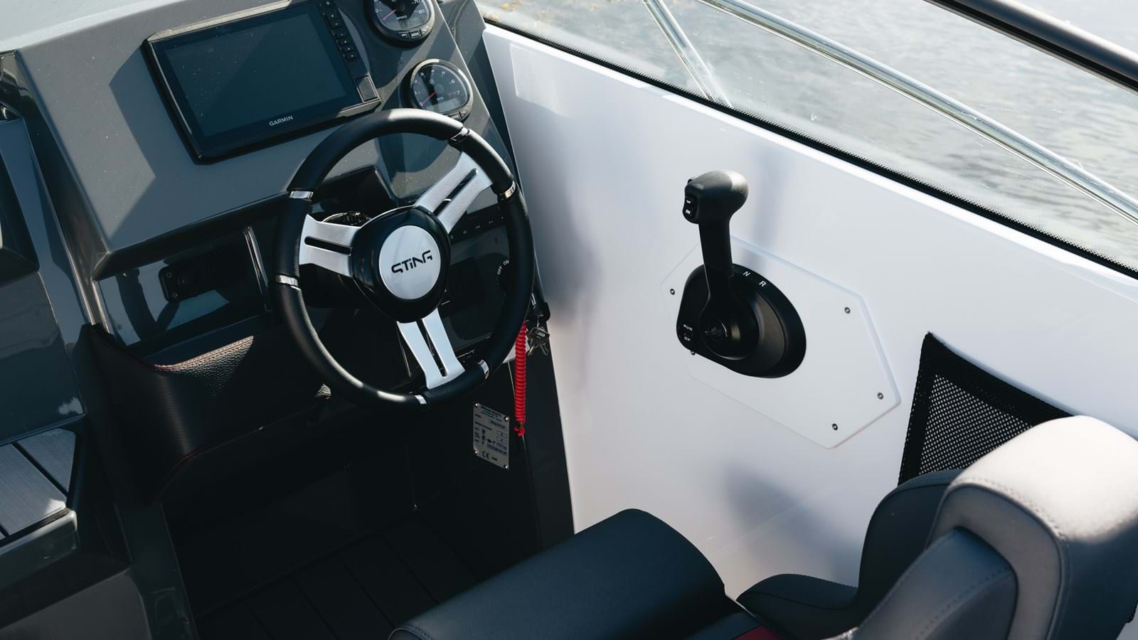 Sting 610 DC Details Cokpit