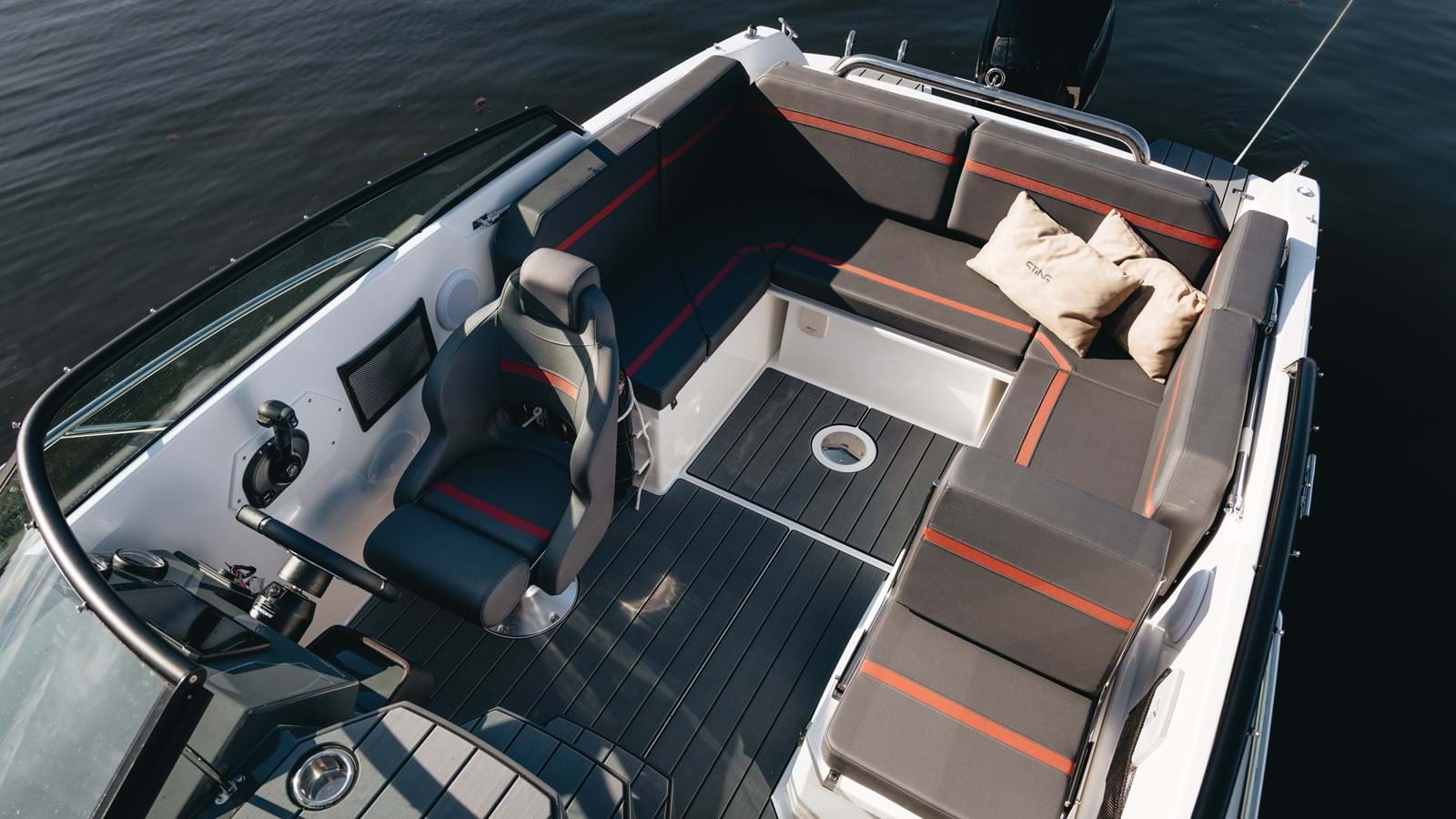 Sting 610 DC Details Drivers Chair