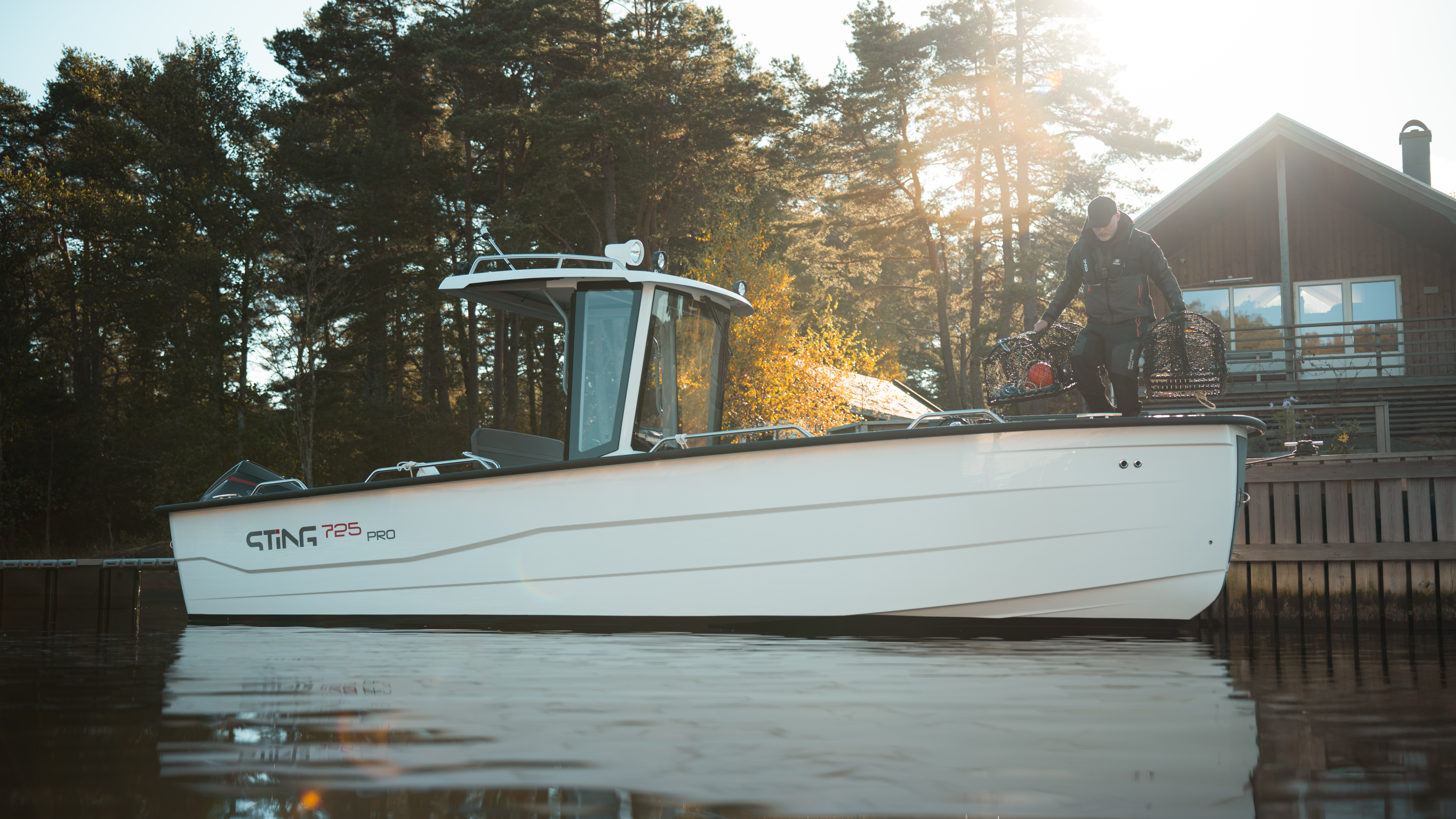 Multifunktionsbåt 725 Pro T-Top