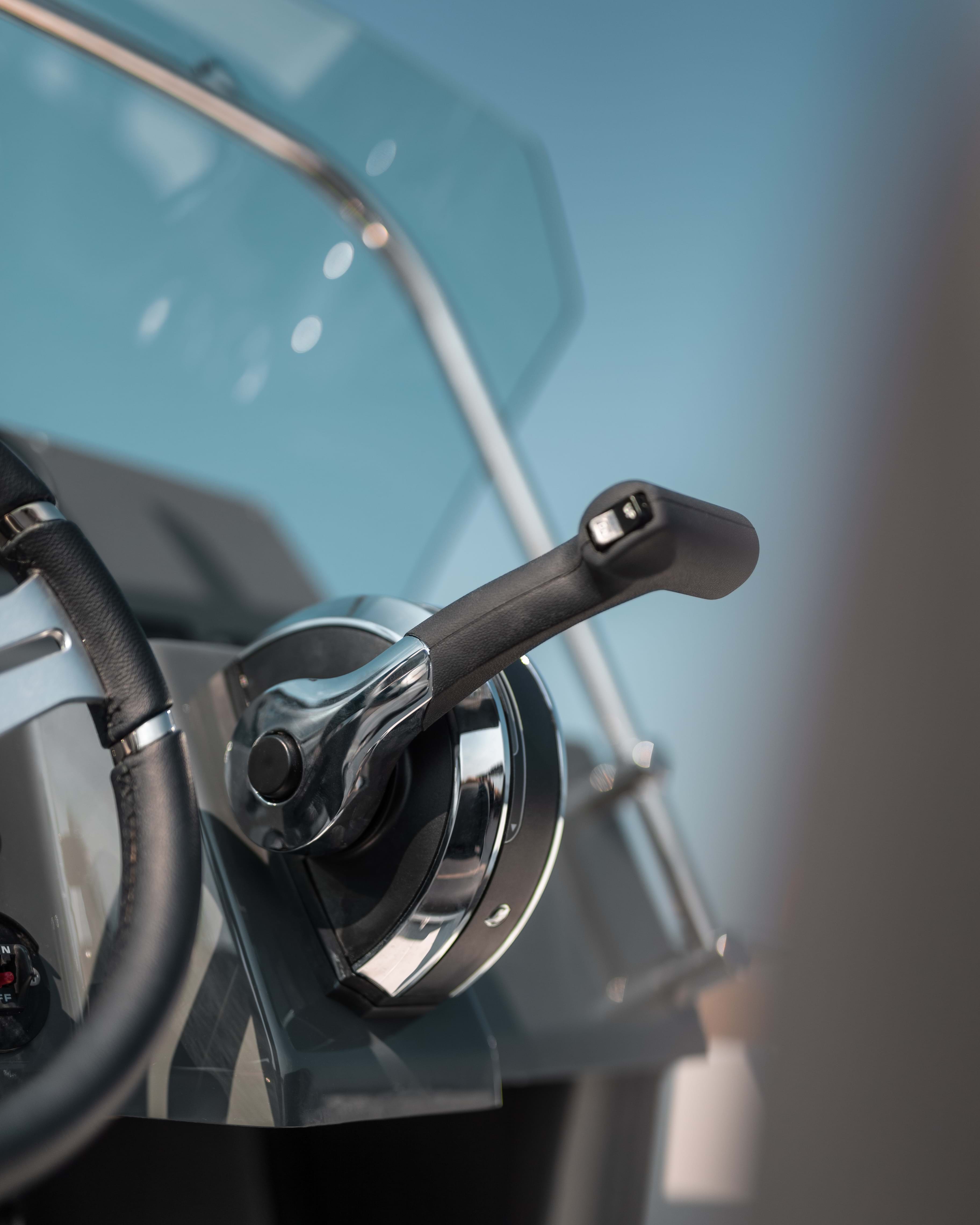 Sting 485S Cockpit Details Throttle