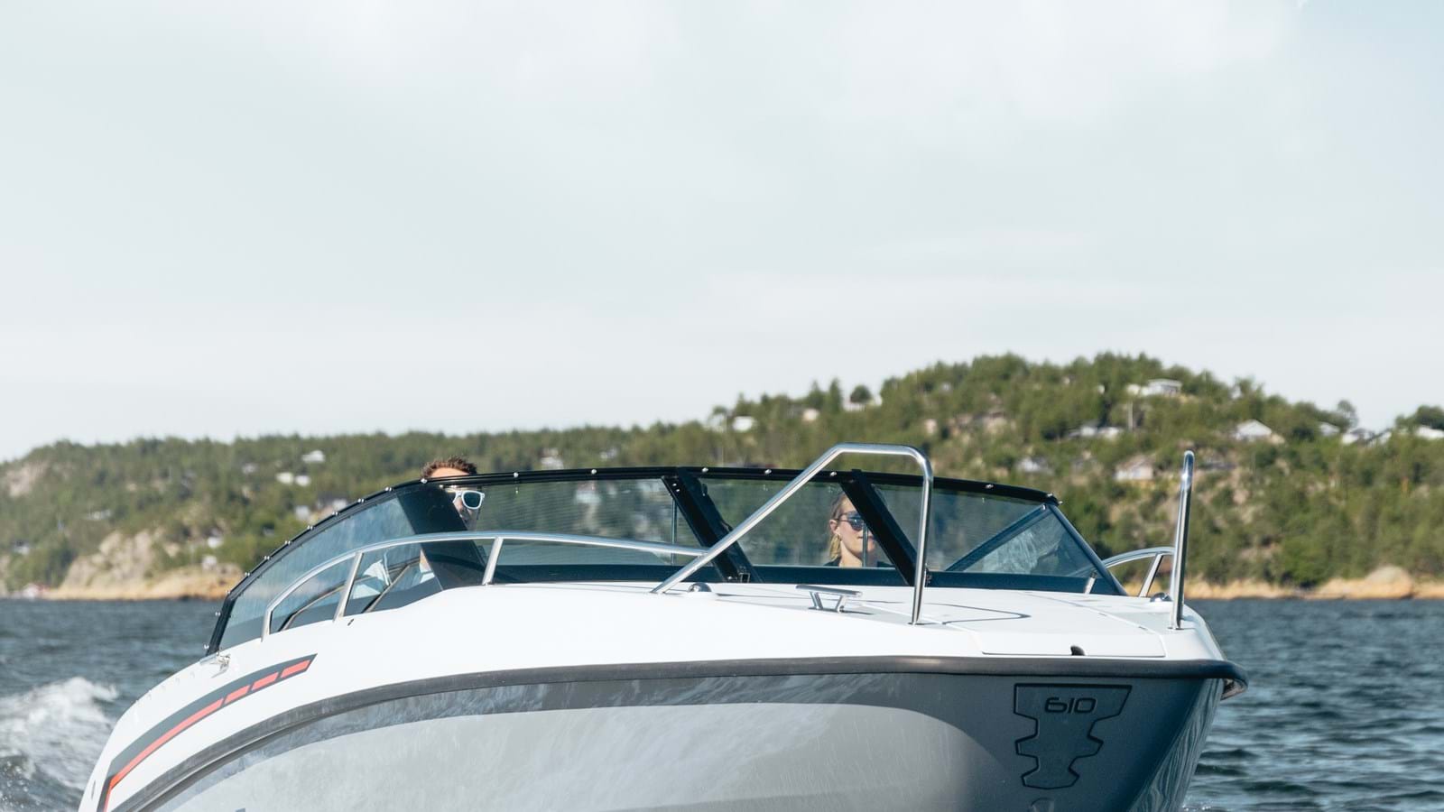Sting DC 610 At Sea Seen From Bow