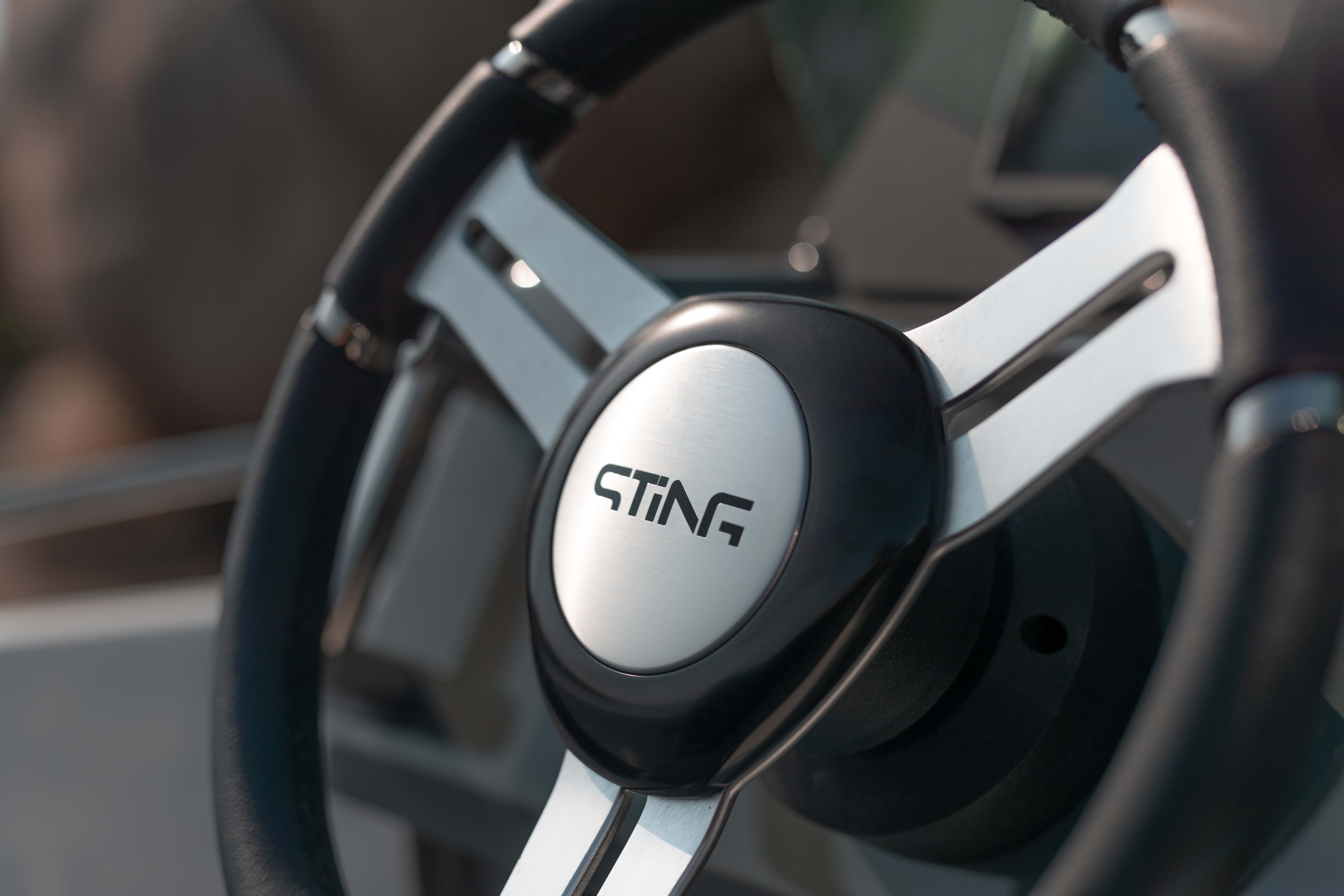 Sting 485 S Cockpit Details Steering Wheel