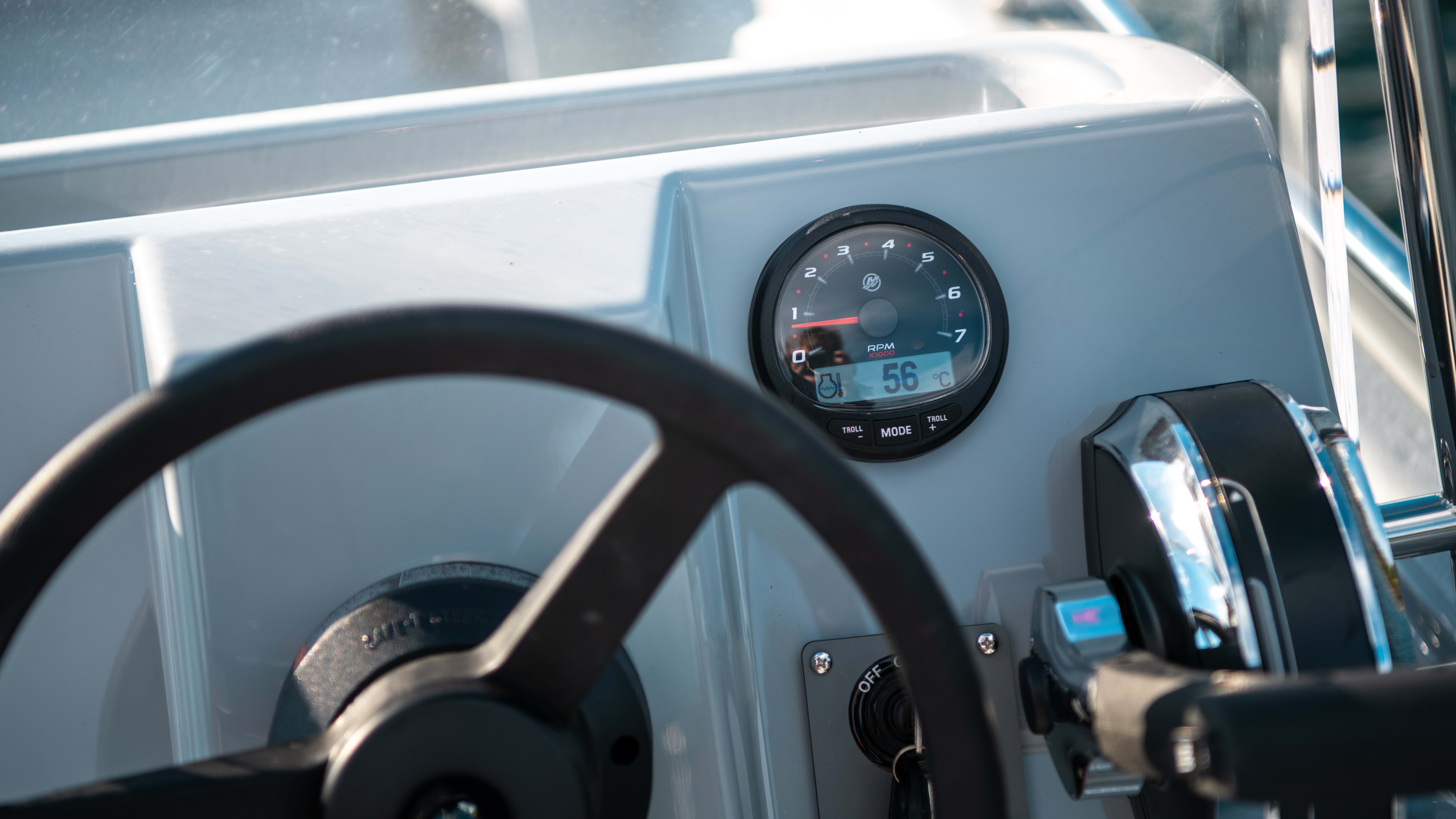 Sting 600 Pro Details Cockpit Throttle