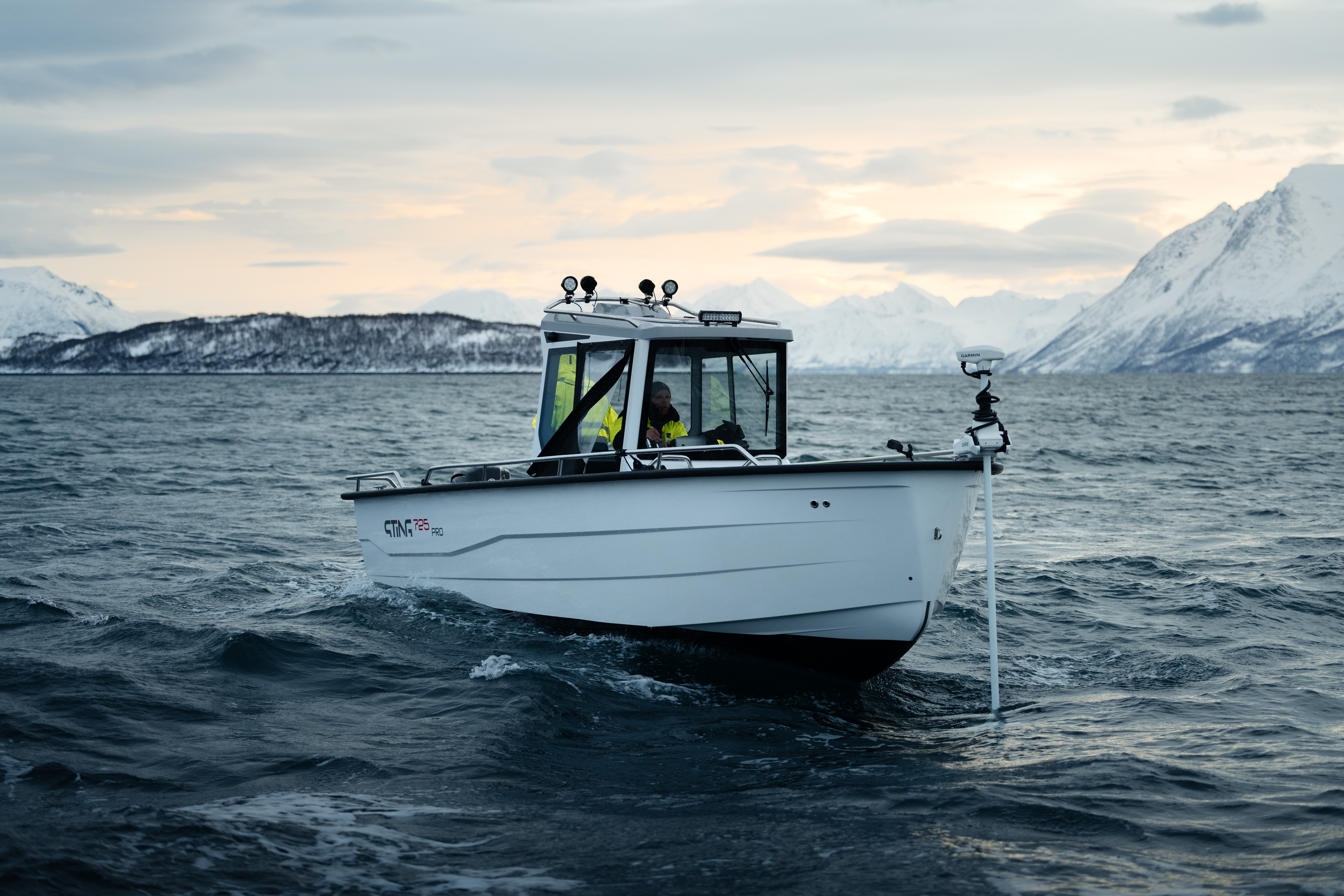 Multifunktionsbåt 725 Pro Cabin