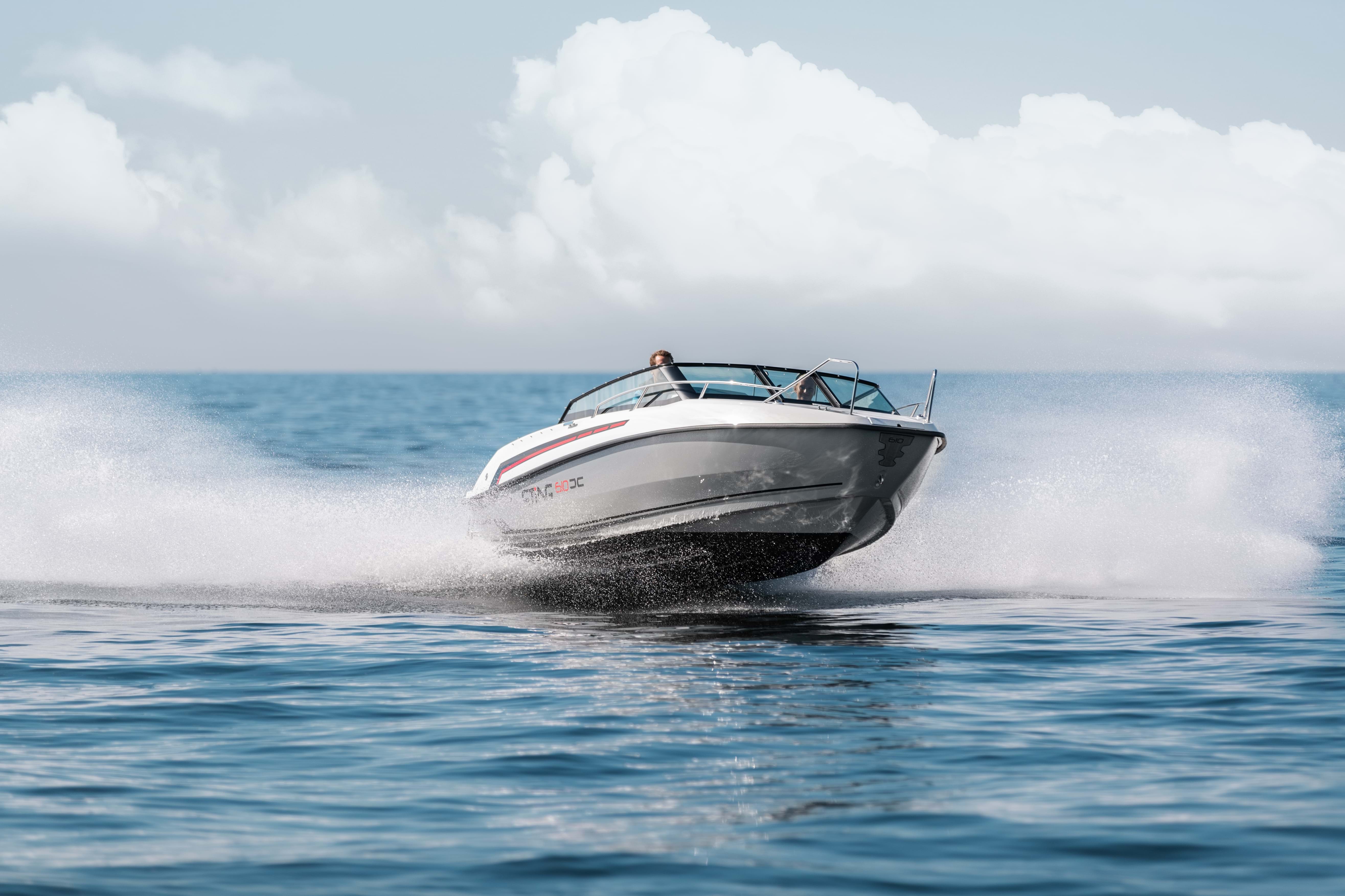 Sting 610 DC At Sea Seen From Bow