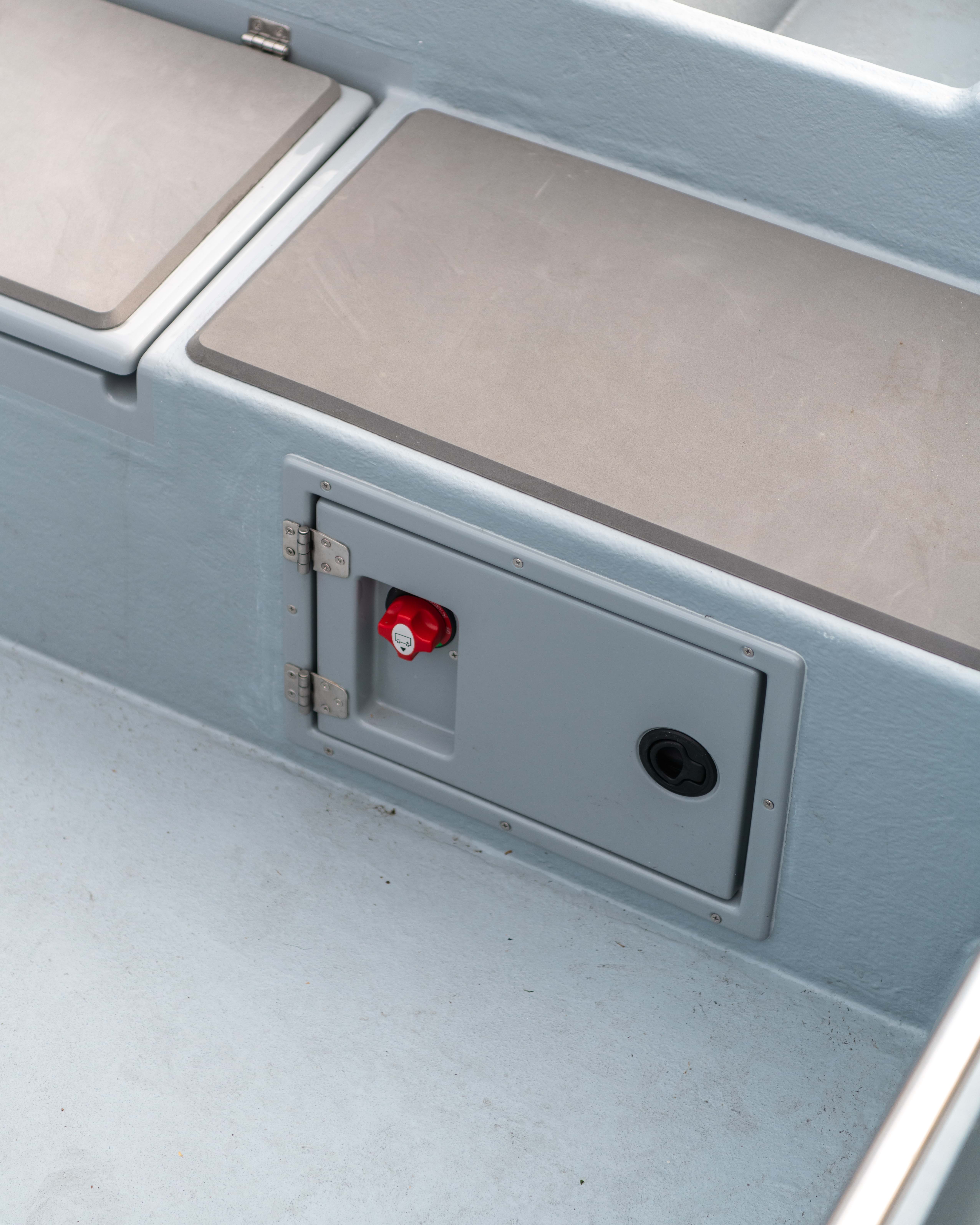 Sting 535 Pro Details Battery Case